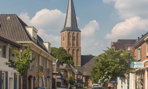 Hengelo,_de_Remigiuskerk_RM21506_in_straatzicht_foto4_2015-08-20_15.52